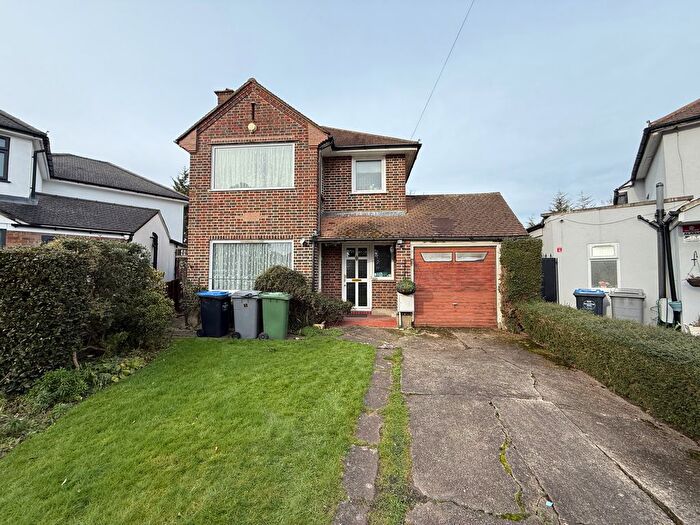 3 Bedroom Detached House For Sale In Calverley Gardens, Harrow, HA3