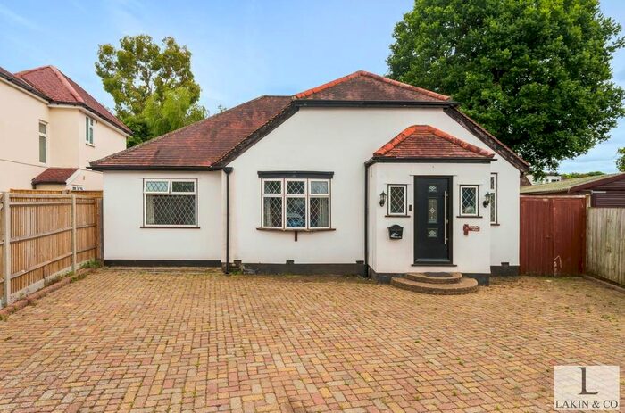 4 Bedroom Detached Bungalow To Rent In Bushey Road, Ickenham, Uxbridge, UB10