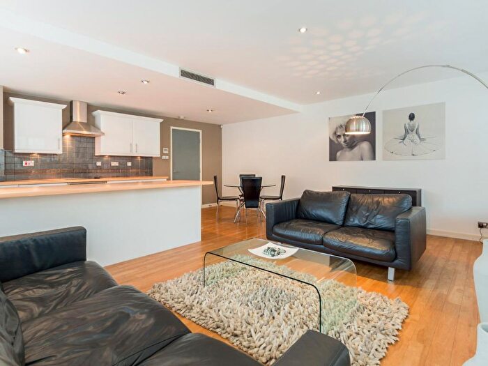 2 Bedroom Flat To Rent In Parkgate, City Centre, East Midlands, NG1