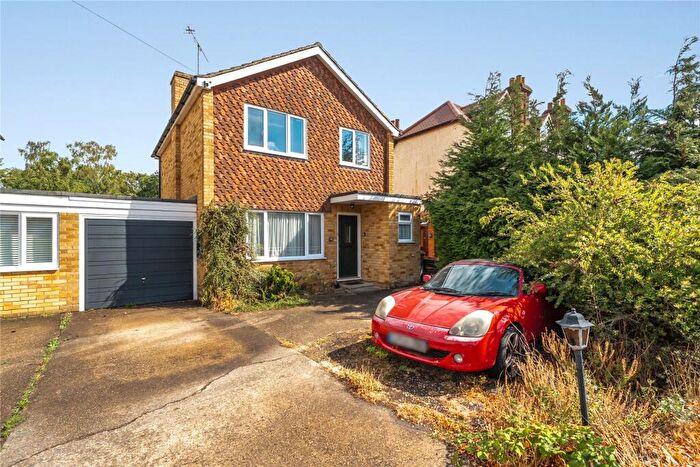3 Bedroom Link Detached House For Sale In Send Road, Send, Surrey, GU23