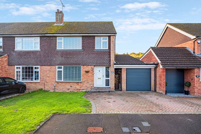 3 Bedroom Semi-Detached House For Sale In Gilded Acre, Dunstable, LU6