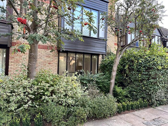 1 Bedroom Apartment For Sale In Studio - Lygean Avenue - Ware, SG12