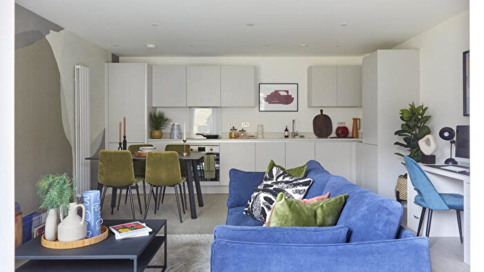 1 Bedroom Flat For Sale In Lea Valley View South, Cheshunt, EN8