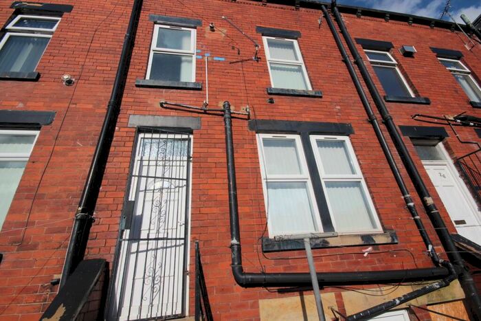 3 Bedroom Terraced House To Rent In Woodview Road, Leeds, LS11