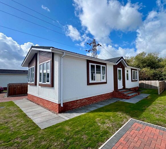 2 Bedroom Mobile/park Home For Sale In Waterend Park, Old Basing, Basingstoke, RG24