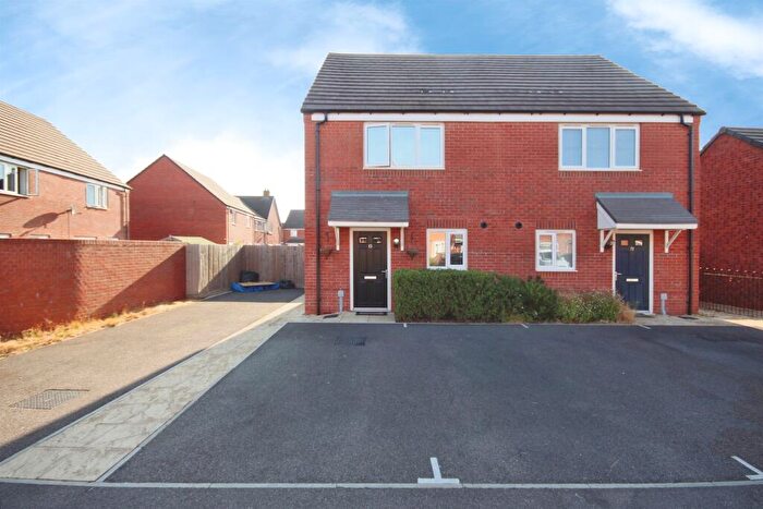 2 Bedroom Semi Detached House For Sale In Upperfield Road, Warwick, CV34