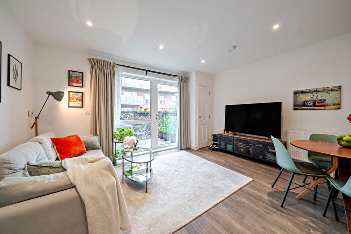 1 Bedroom Apartment For Sale In Broome Way, London, SE5
