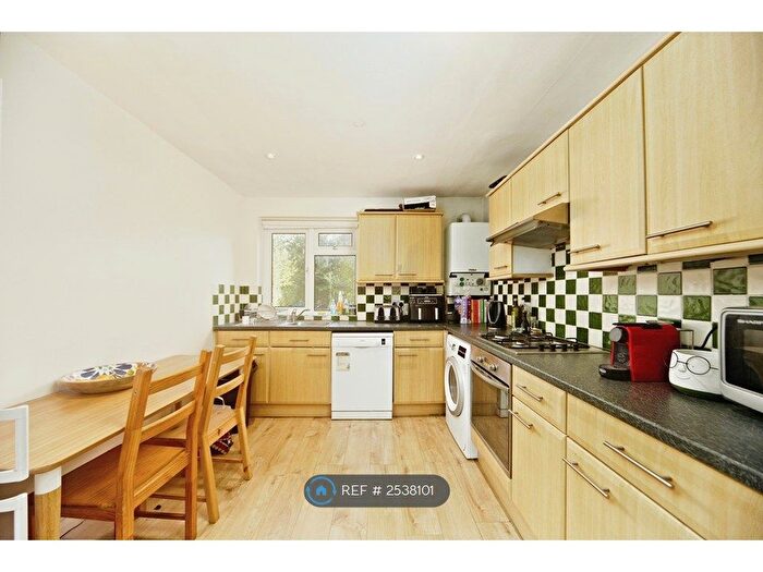 3 Bedroom Flat To Rent In Dimsdale Lodge, London, SW18
