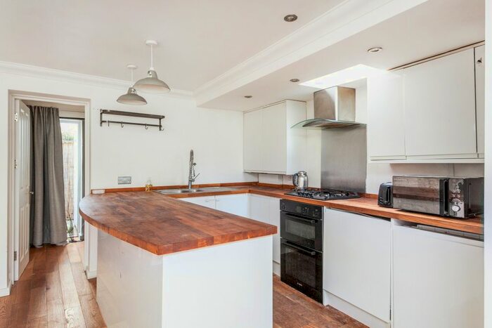 2 Bedroom Bungalow To Rent In Waveney Avenue, London, SE15