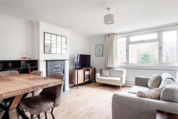 2 Bedroom Flat For Sale In Windrush Close, W4