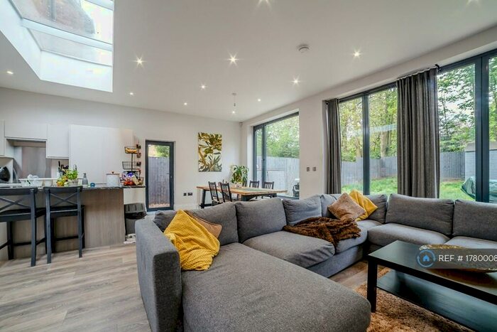 4 Bedroom Flat To Rent In Glenmore Apartments, London, SE19