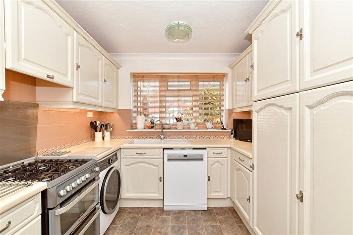 4 Bedroom Detached House For Sale In Ilfracombe Crescent, Hornchurch, Essex, RM12