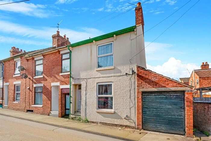 2 Bedroom Terraced House For Sale In Harcourt Street, Kettering, Northamptonshire, NN16