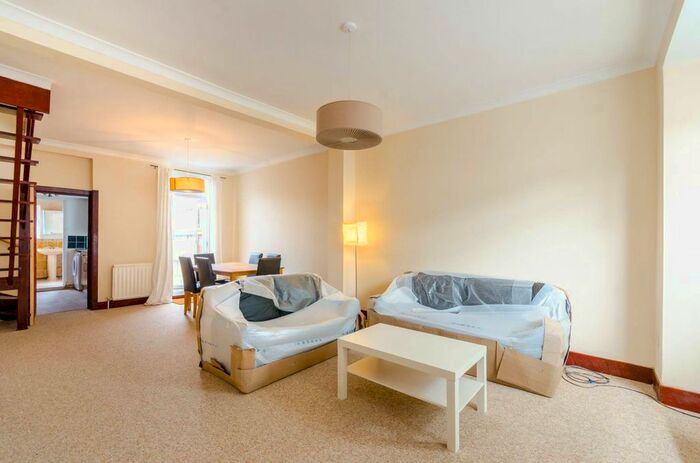 2 Bedroom Property To Rent In Sutton Court Road, Plaistow, London, E13