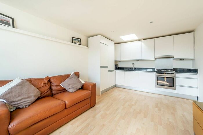2 Bedroom Flat To Rent In Queensborough Terrace, Bayswater, London, W2