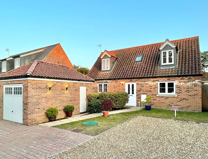 3 Bedroom Chalet For Sale In Halls Meadow Close, Methwold, Thetford, Norfolk, IP26