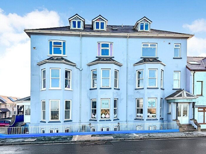 1 Bedroom Flat For Sale In Borth, Ceredigion, SY24