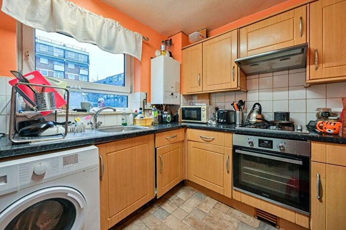 2 Bedroom Flat For Sale In St Saviours Estate, Bermondsey, London, SE1