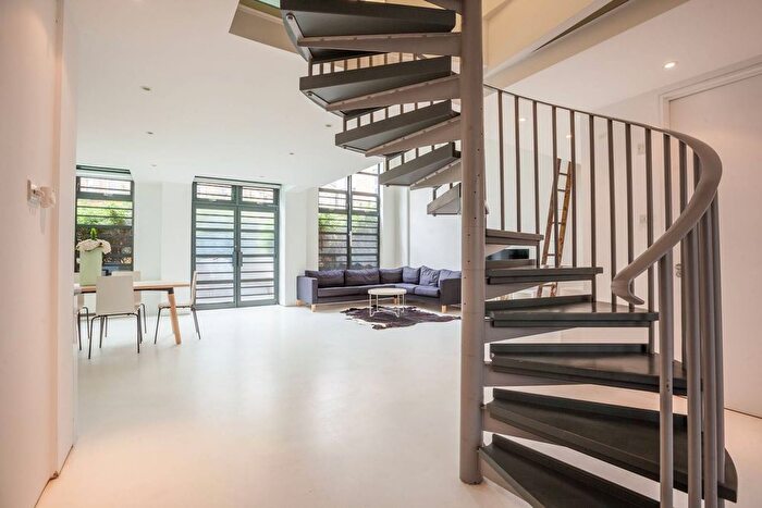 3 Bedroom Flat To Rent In Chilton Street, Shoreditch, London, E2