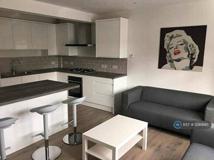 6 Bedroom Semi-Detached House To Rent In Battery Hill, Winchester, SO22