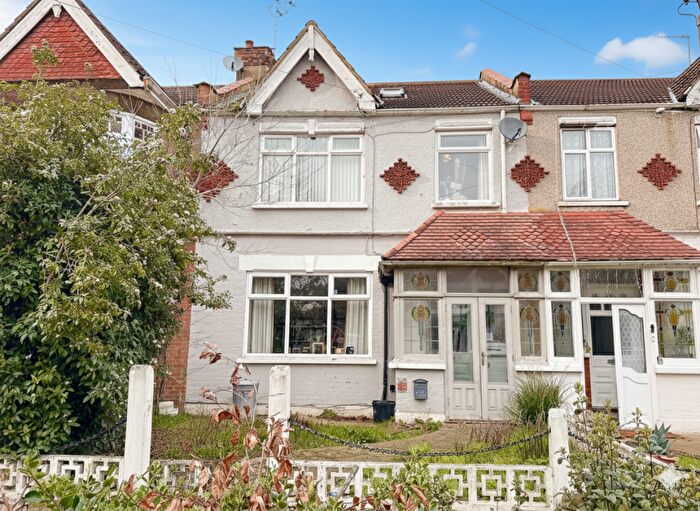 4 Bedroom Terraced House For Sale In Morrab Gardens, Ilford, London, IG3