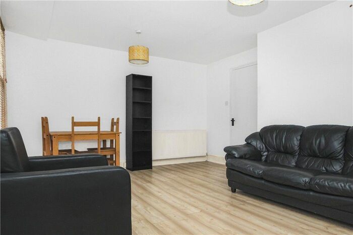 2 Bedroom Flat To Rent In Wolfington Road, London, SE27