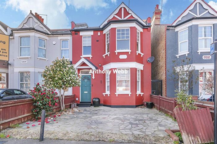 3 Bedroom End Terrace House For Sale In Hoppers Road, Winchmore Hill, N21