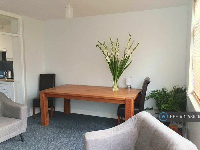 2 Bedroom Maisonette To Rent In Edward Dodd Court, London, N1