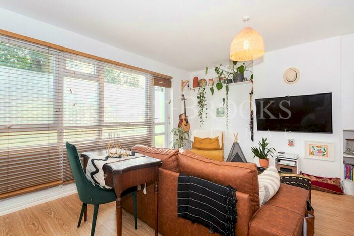 1 Bedroom Apartment To Rent In Midhurst House, Salmon Lane, Limehouse, E14