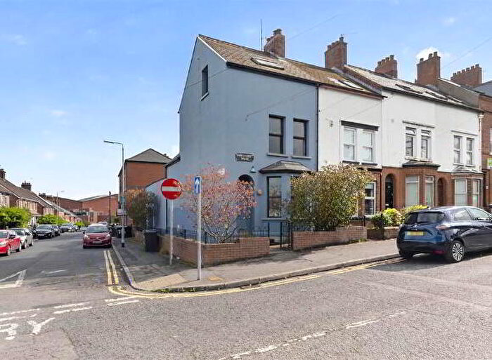 4 Bedroom End Of Terrace House For Sale In Sandhurst Drive, Belfast, BT9