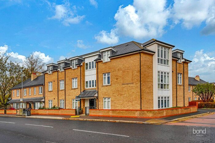 2 Bedroom Flat For Sale In School View Road, Chelmsford, CM1