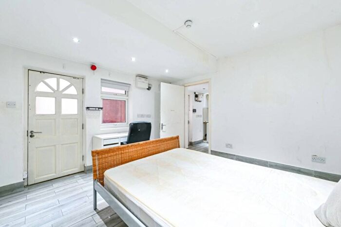 1 Bedroom Flat To Rent In Holloway Road, Islington, London, N7
