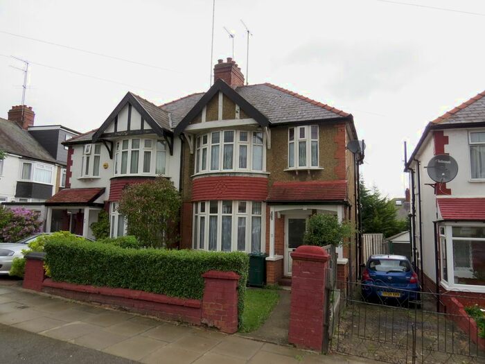 3 Bedroom Semi-Detached House To Rent In Hollickwood Avenue, Finchley, N12