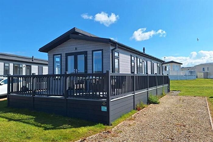 2 Bedroom Mobile/park Home For Sale In Hendra Croft, Newquay, TR8
