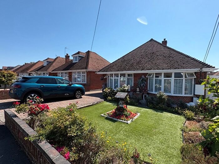 2 Bedroom Bungalow To Rent In Southdene Road, Chandlers Ford, Eastleigh, Hampshire, SO53