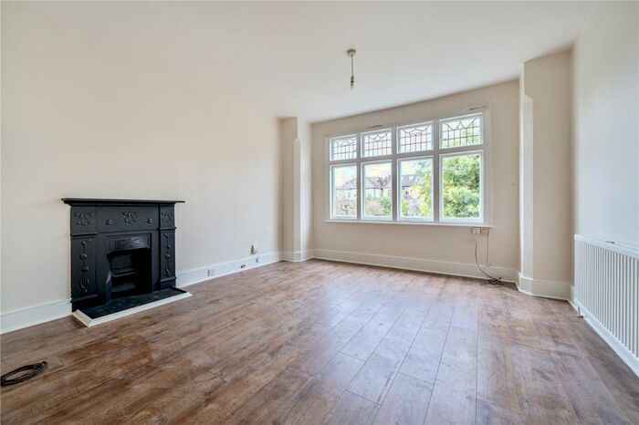 2 Bedroom Flat To Rent In Derwent Road, Palmers Green, London, N13