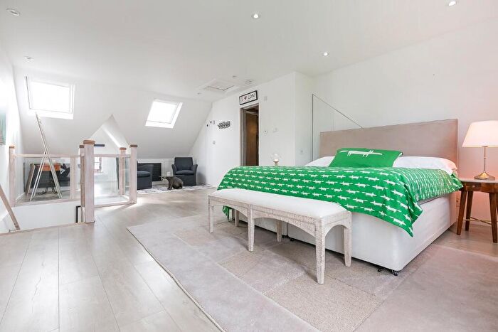 4 Bedroom Semi-Detached House To Rent In Hampstead Gardens, London, NW11