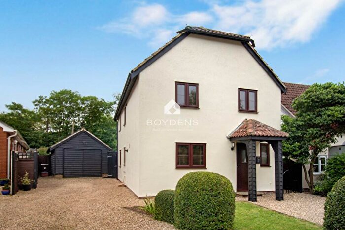 3 Bedroom Detached House For Sale In Harwich Road, Wix, CO11