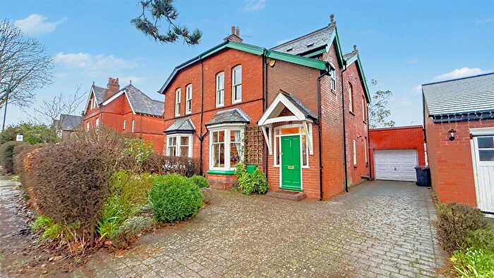 3 Bedroom Semi Detached House For Sale In Mary Vale Road, Bournville, Birmingham, B30