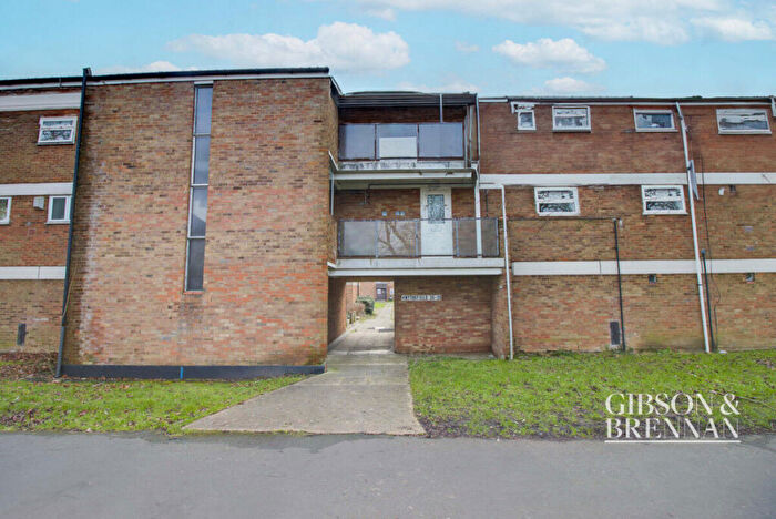 2 Bedroom Flat For Sale In Wythefield, Basildon, SS13