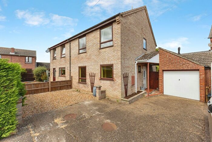 4 Bedroom Semi-Detached House For Sale In Chapel Avenue, Long Stratton, Norwich, NR15