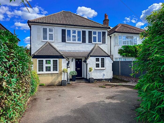 3 Bedroom Detached House For Sale In Ember Lane, East Molesey, KT8