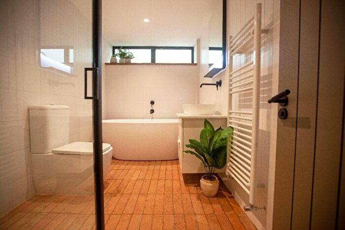 1 Bedroom Apartment To Rent In Wilbraham Road, Manchester, Greater Manchester, M16