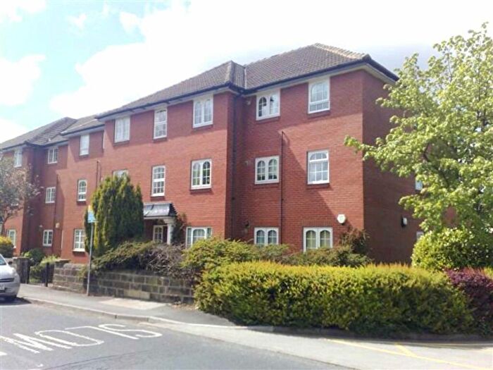 2 Bedroom Flat To Rent In Hadleigh Court, Shadwell Lane, LS17