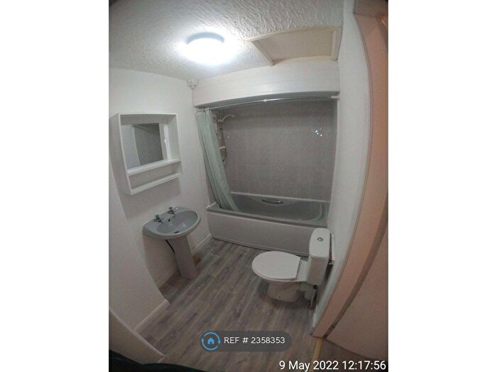 1 Bedroom Flat To Rent In Newlands Road, Glasgow, G44