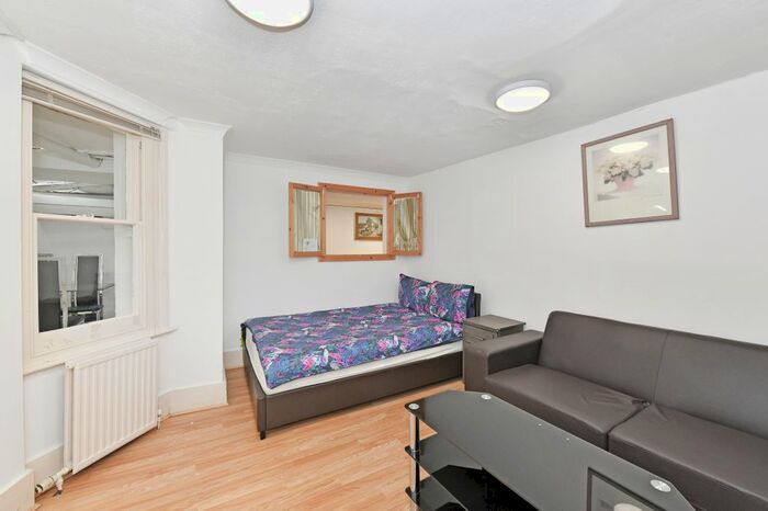 4 Bedroom Flat To Rent In Cromwell Road, London, SW7