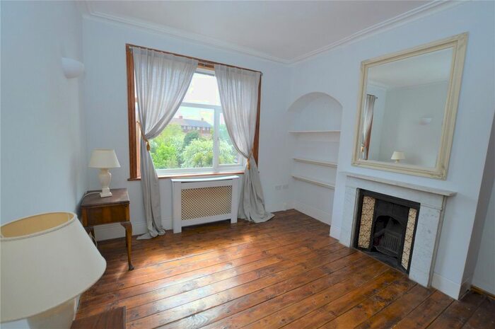 1 Bedroom Flat To Rent In Gleneldon Road, London, SW16