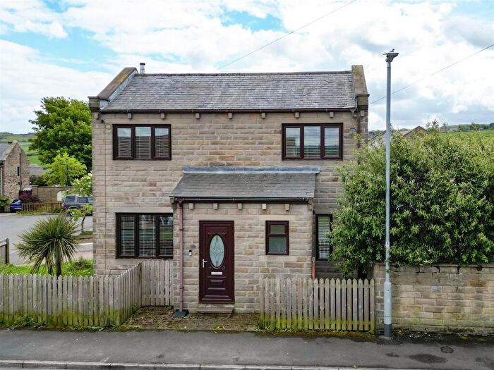 3 Bedroom Detached House For Sale In Deanroyd Close, Stainland, Halifax, HX4