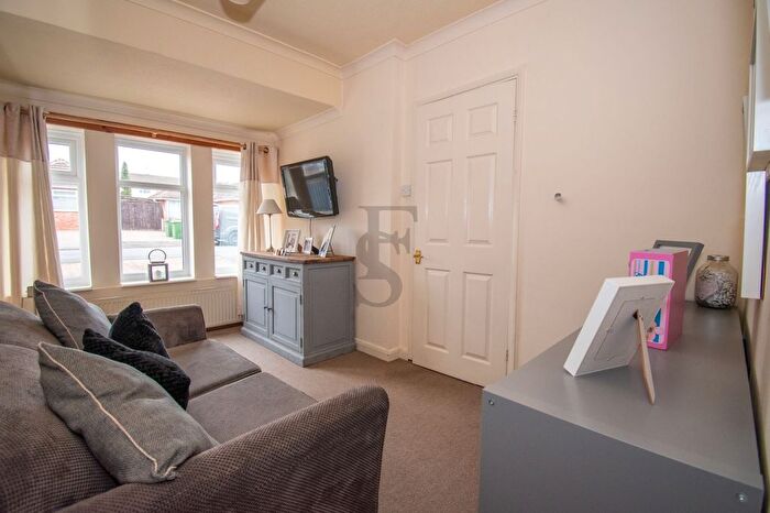 3 Bedroom Detached House For Sale In Lubbesthorpe Road, Leicester, LE3