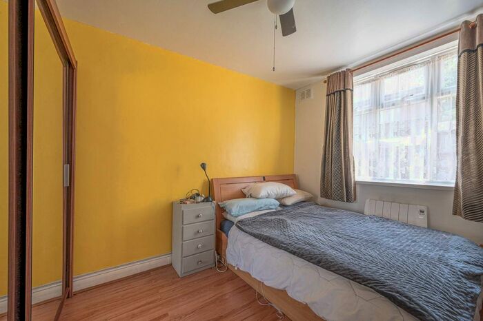 2 Bedroom Maisonette To Rent In Oakleigh Road North, Whetstone, London, N20